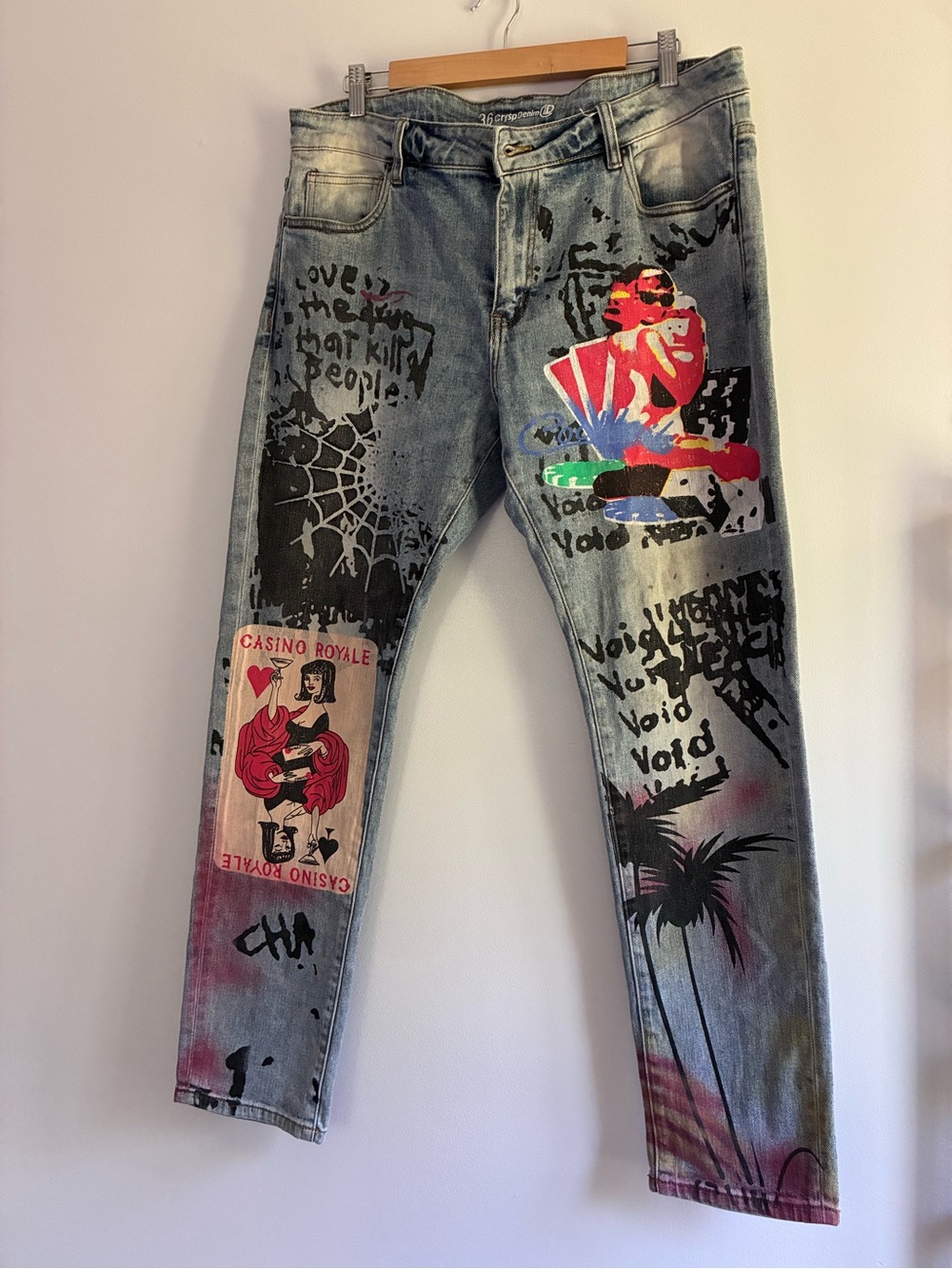 Slim Straight Light Wash Graphic Jeans - Blue